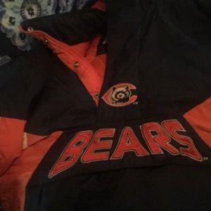 I’m selling my Large Chicago Bears Starter pull over I only wore it a few times